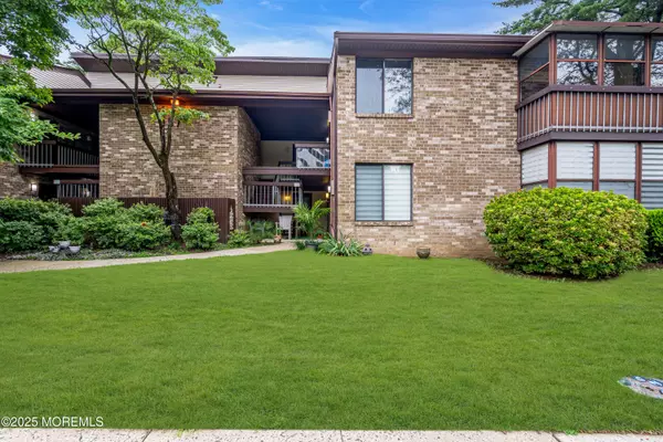 167 Amberly Drive #H, Manalapan, NJ 07726