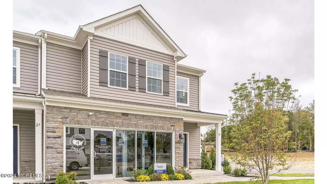 27 Victoria Gardens Square, Neptune Township, NJ 07753