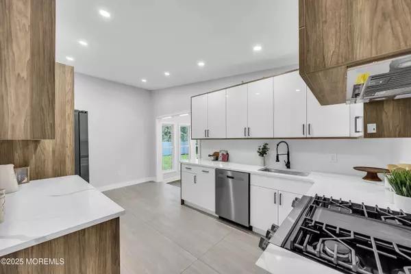 Lincroft, NJ 07738,210 Parkview Terrace