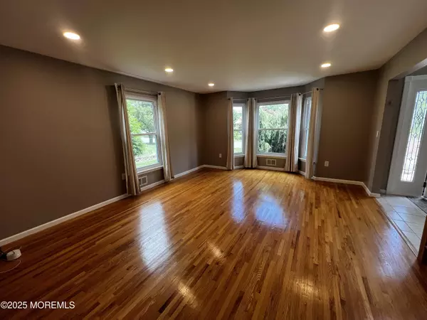 Oakhurst, NJ 07755,1624 Melville Street