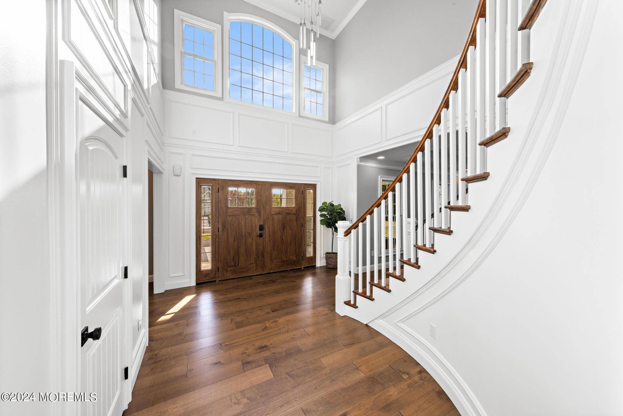 Manalapan, NJ 07726,1 Lakeview Drive
