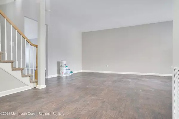 Manalapan, NJ 07726,44 Smock Court