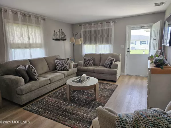 Toms River, NJ 08757,14 Marquis Street