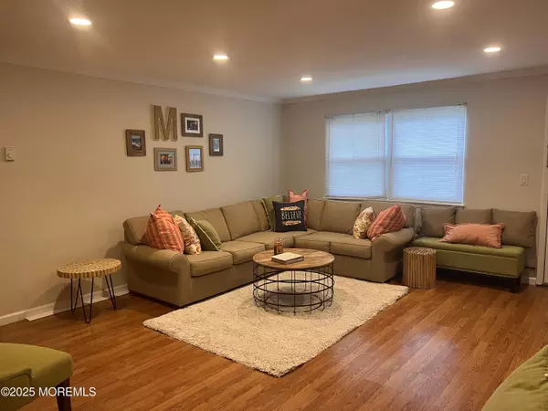 Eatontown, NJ 07724,51 White Street