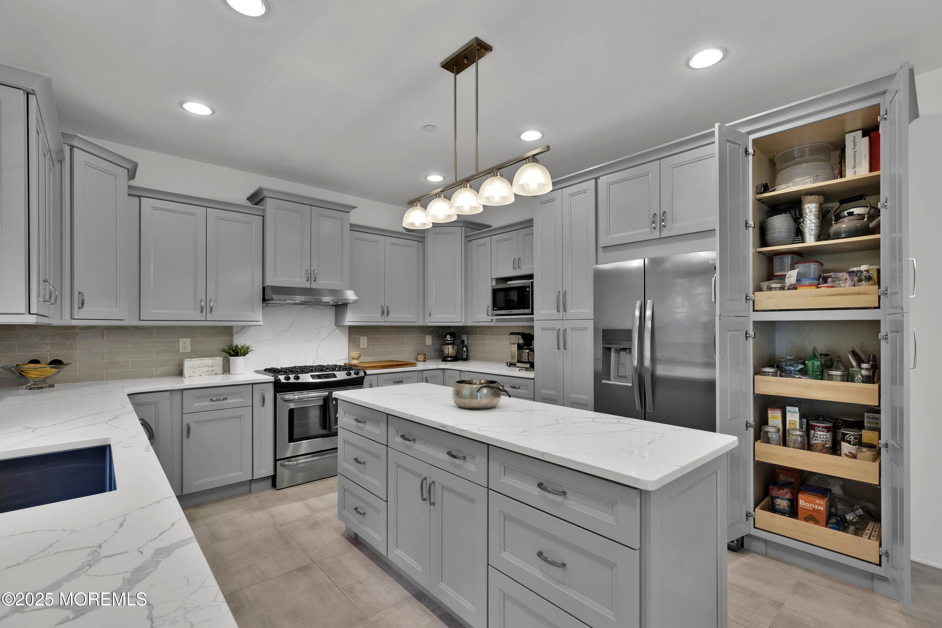 Aberdeen, NJ 07747,59 White Oak Lane