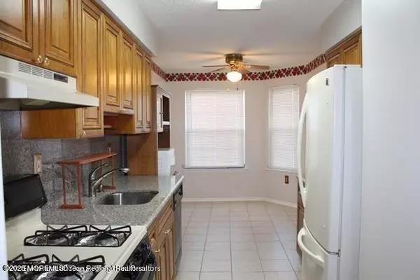 Freehold, NJ 07728,35 Seabreeze Square