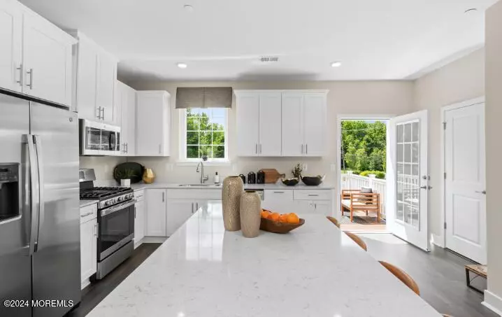 6 Primrose Court, Manalapan, NJ 07726