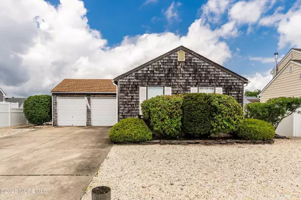 66 Wind Jammer Court, Bayville, NJ 08721