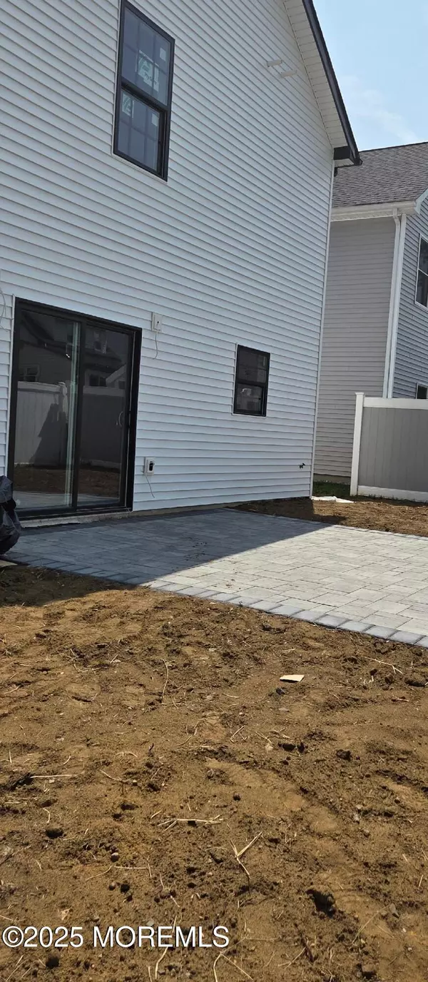 Keyport, NJ 07735,27 Brook Avenue