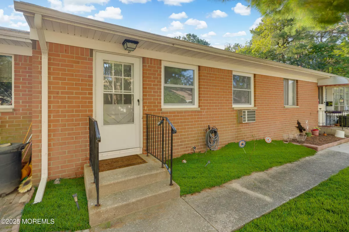 Whiting, NJ 08759,10 Hamilton Lane #D