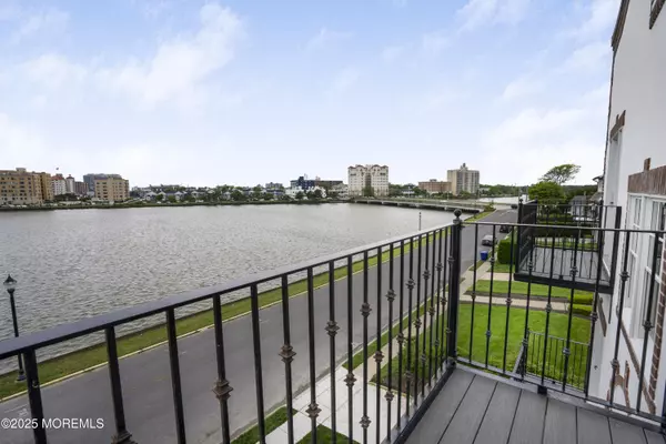 Loch Arbour Village, NJ 07711,205 Edgemont Drive #3