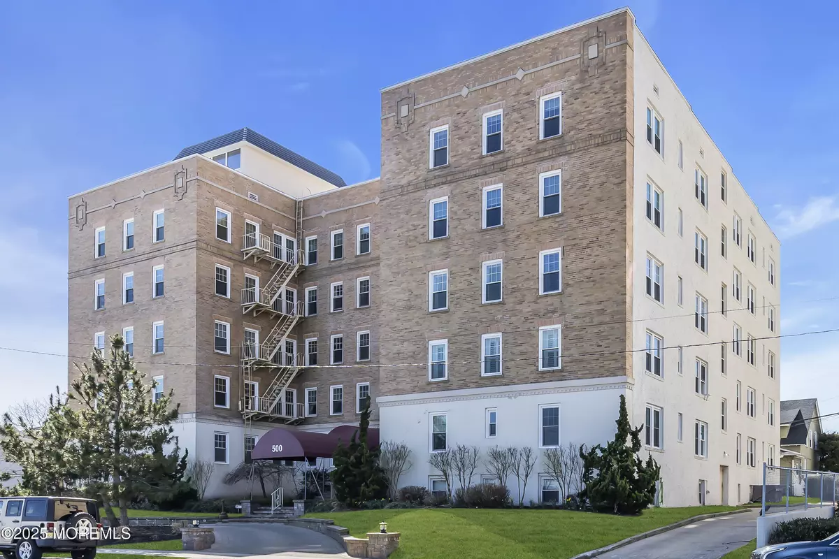 Asbury Park, NJ 07712,500 Deal Lake Drive #1E