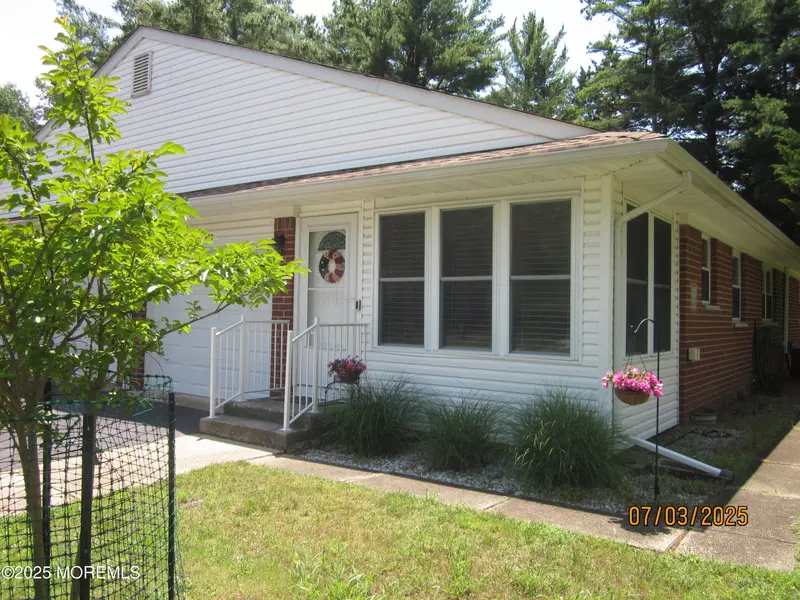 15 Wintergreen Lane, Whiting, NJ 08759