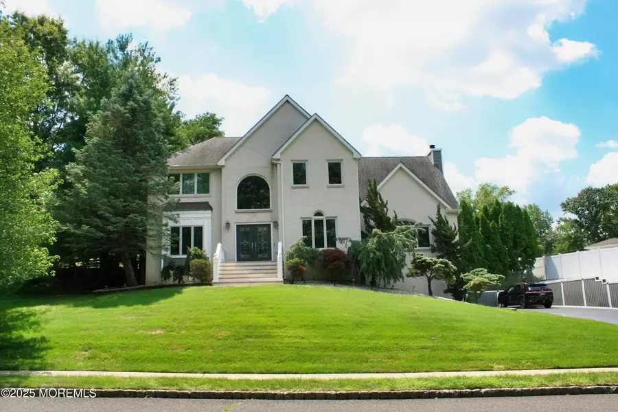 8 Wesley Court, Eatontown, NJ 07724