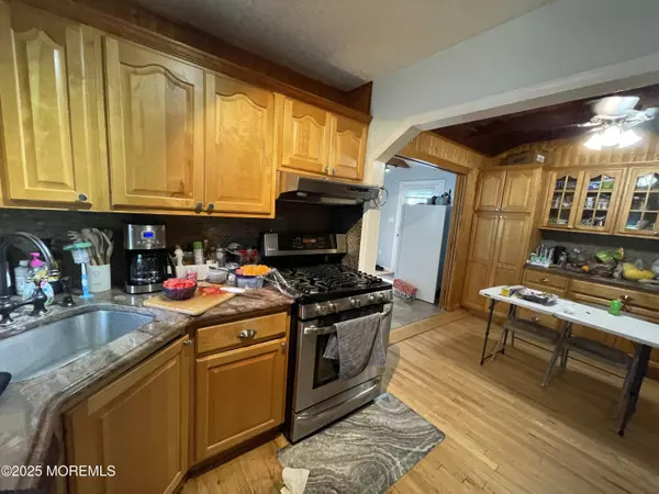 Oakhurst, NJ 07755,72 Whalepond Road