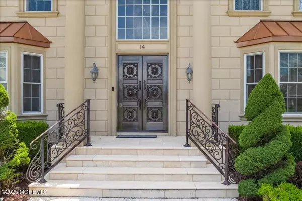 Marlboro, NJ 07746,14 Saratoga Court