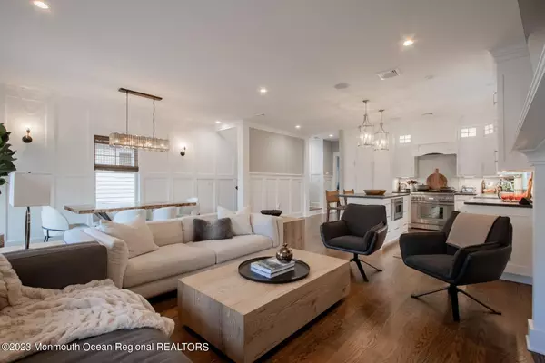 Rumson, NJ 07760,7 Maplewood Avenue