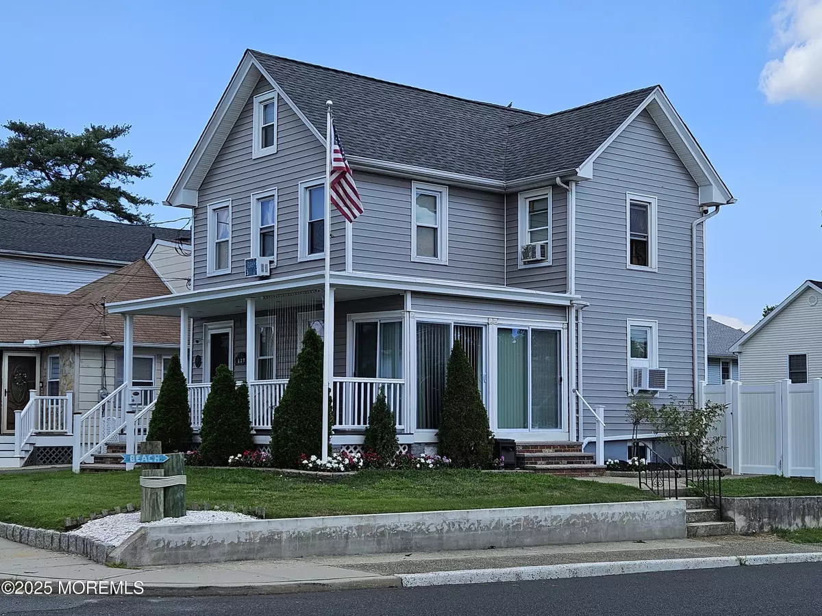 Keyport, NJ 07735,127 Chingarora Avenue