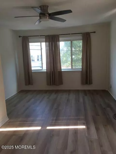 Manasquan, NJ 08736,119121 Main Street #2E