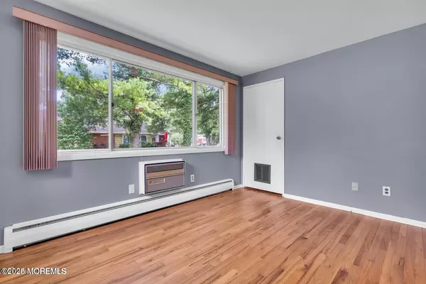 Manchester, NJ 08759,9 Dove Street #C