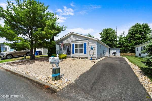 36 Fort Lee Drive, Manahawkin, NJ 08050