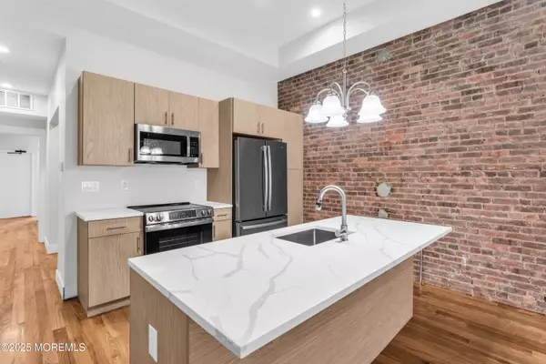 Red Bank, NJ 07701,7 Broad Street #2