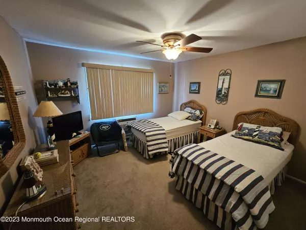 Sea Bright, NJ 07760,1187 Ocean Avenue #11