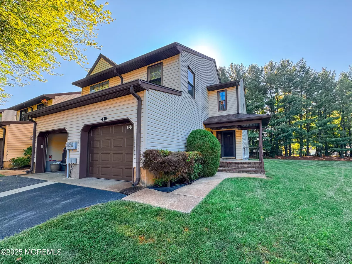 Manalapan, NJ 07726,438 Oak Knoll Drive #43-8