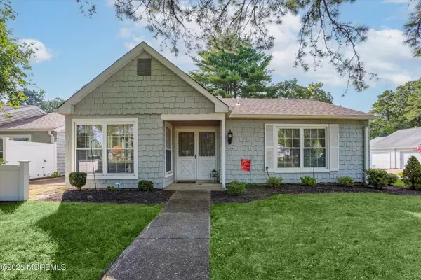 727 Wooton Court, Manchester, NJ 08759