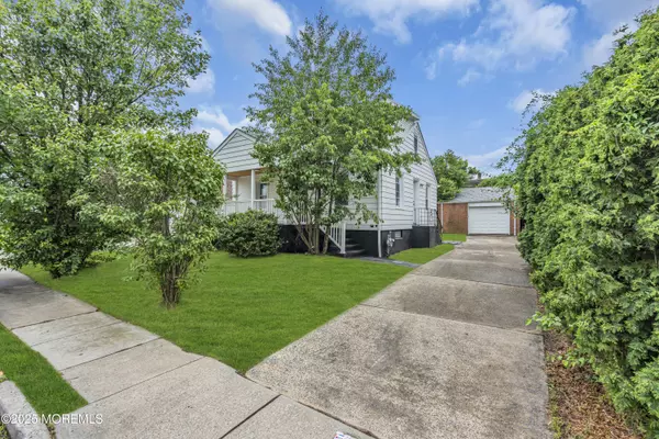 Sayreville, NJ 08872,8 1st Street