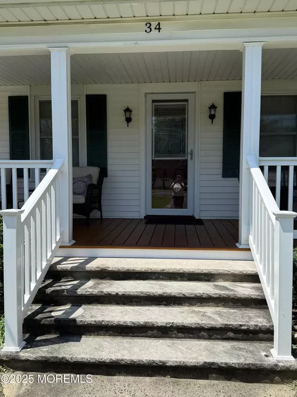 Oakhurst, NJ 07755,34 Whalepond Road