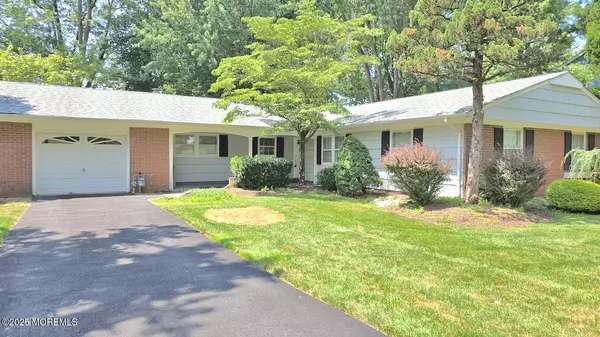 Manalapan, NJ 07726,7 Mcintosh Lane