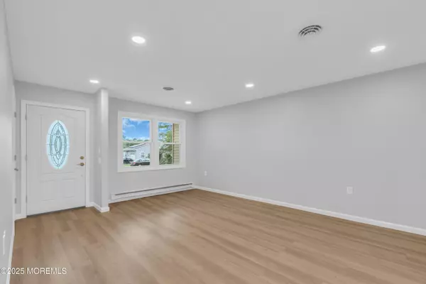 Whiting, NJ 08759,29 Hummingbird Lane