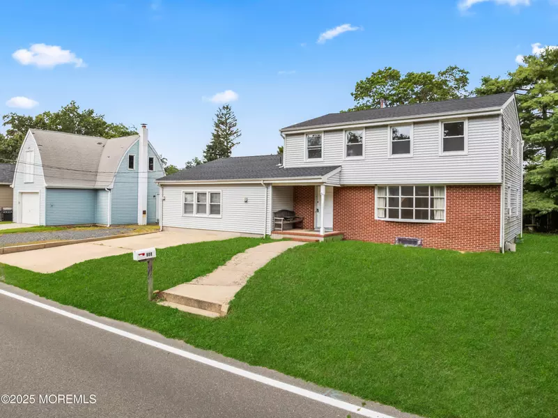 608 Berkeley Avenue, Beachwood, NJ 08722