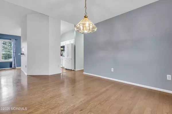 Manahawkin, NJ 08050,220 Middie Lane