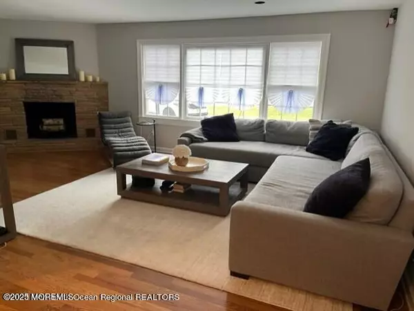 Rumson, NJ 07760,22 Robin Road