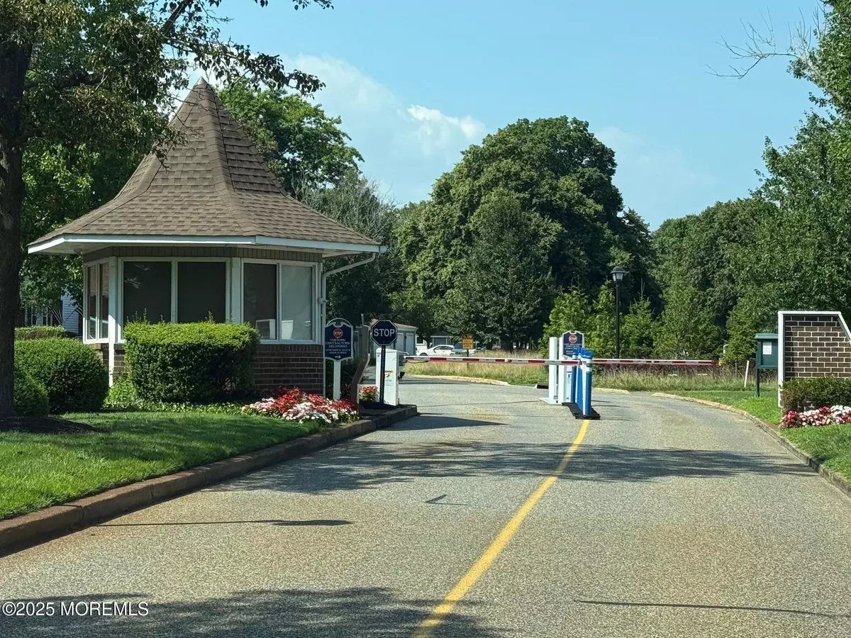Spring Lake Heights, NJ 07762,16 Pine Drive
