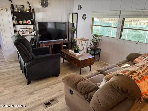 Hazlet, NJ 07730,127 Lane B