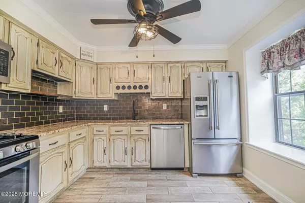Aberdeen, NJ 07747,195 Kinnoll Hill Court