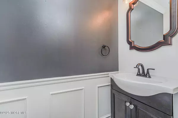 Aberdeen, NJ 07747,195 Kinnoll Hill Court