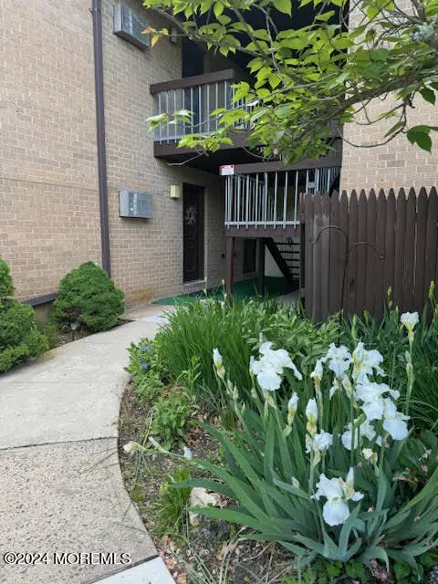 Manalapan, NJ 07726,22 Amberly Drive #B