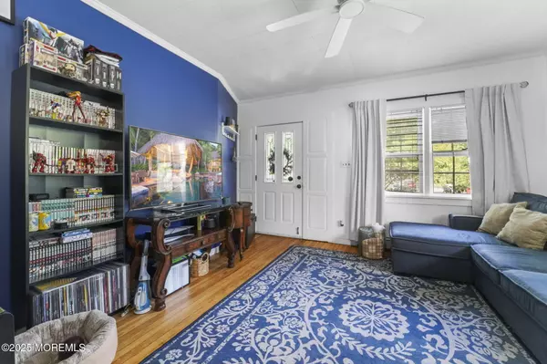 South Bound Brook, NJ 08880,211 Howard Avenue