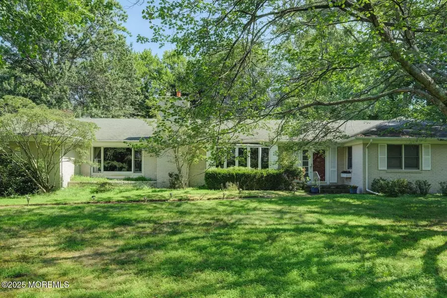 19 Buttonwood Lane E, Rumson, NJ 07760