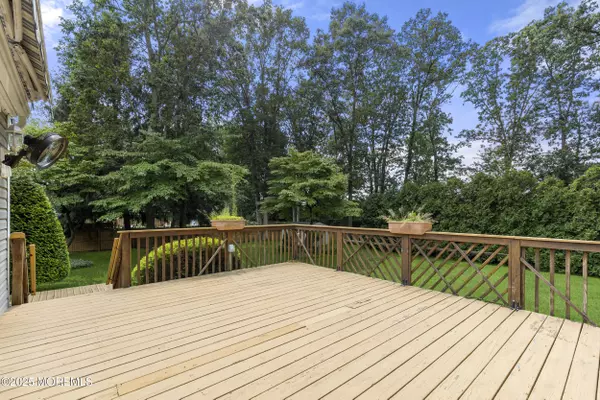 Howell, NJ 07731,20 N Longview Road