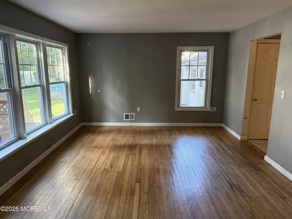Lakehurst, NJ 08733,15 Lakeshore Drive