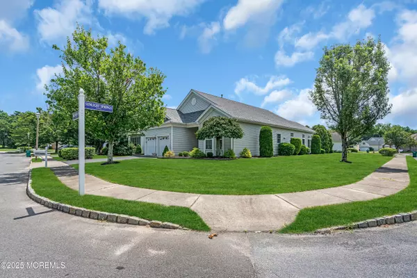Lakewood, NJ 08701,3 Heathersway Court