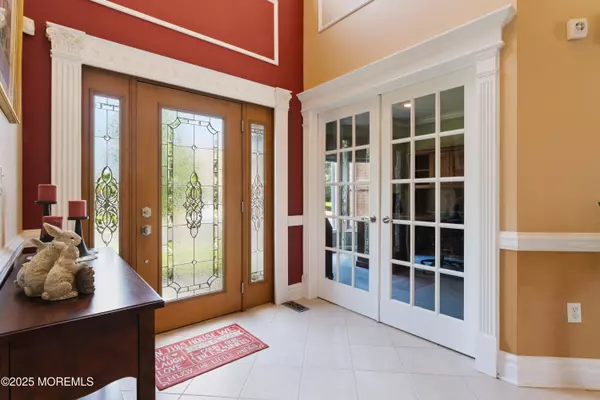 Manalapan, NJ 07726,10 Hedgerow Lane