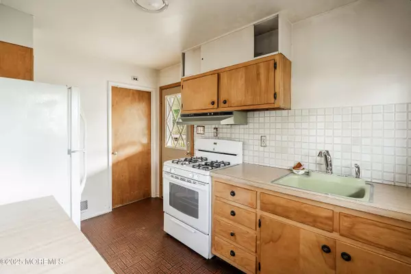 Parlin, NJ 08859,6 Bates Court