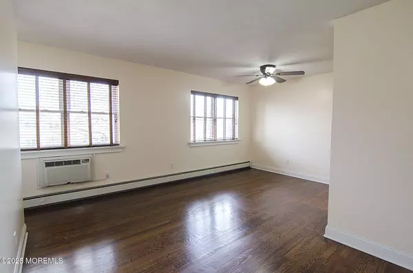 Freehold, NJ 07728,26 Windsor Terrace #E