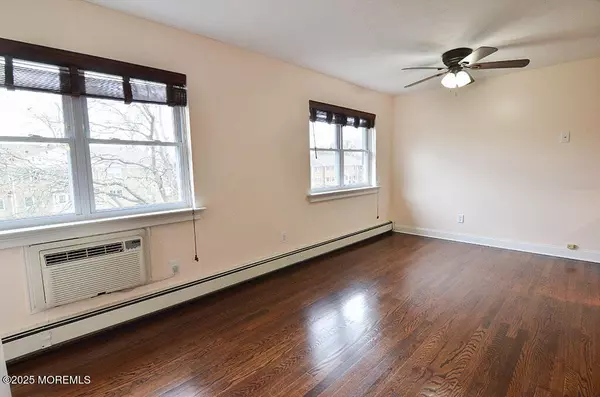 Freehold, NJ 07728,26 Windsor Terrace #E